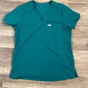 Figs scrub top